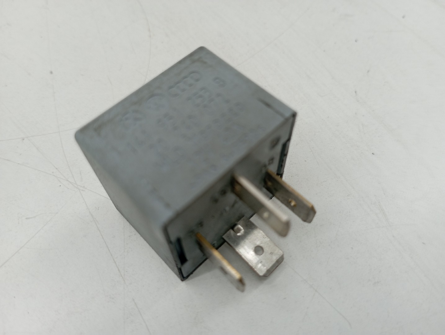 Relés AUDI A4 Avant (8E5, B6) | 00 - 05