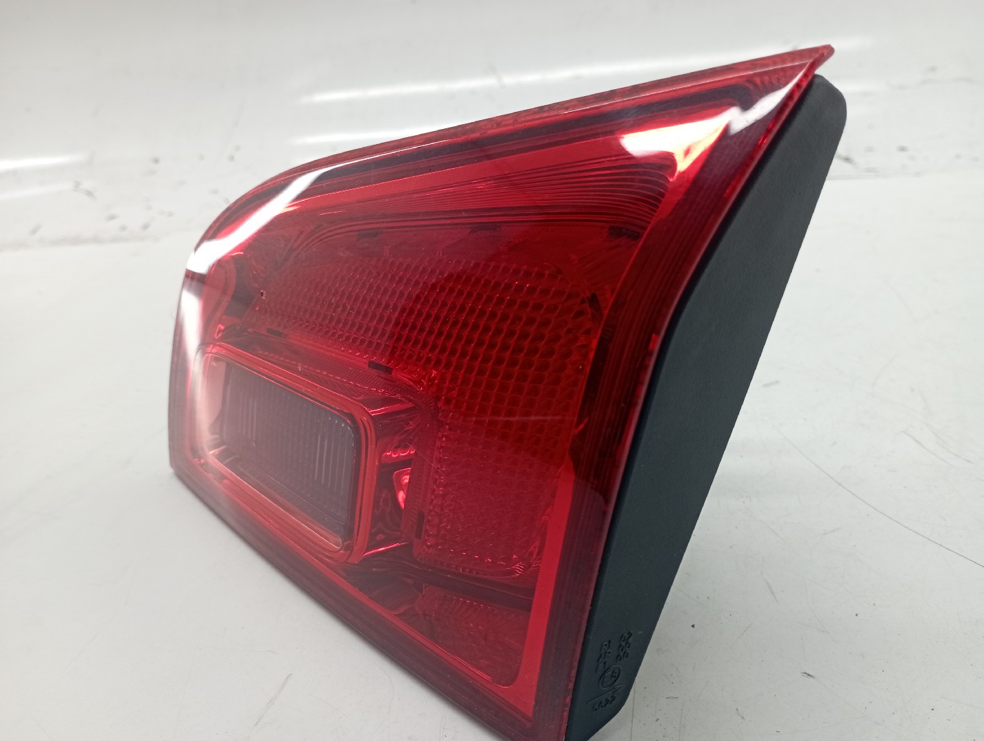 Farolim da Mala Direito OPEL ASTRA J Sports Tourer (P10) | 10 - 15 Imagem-4