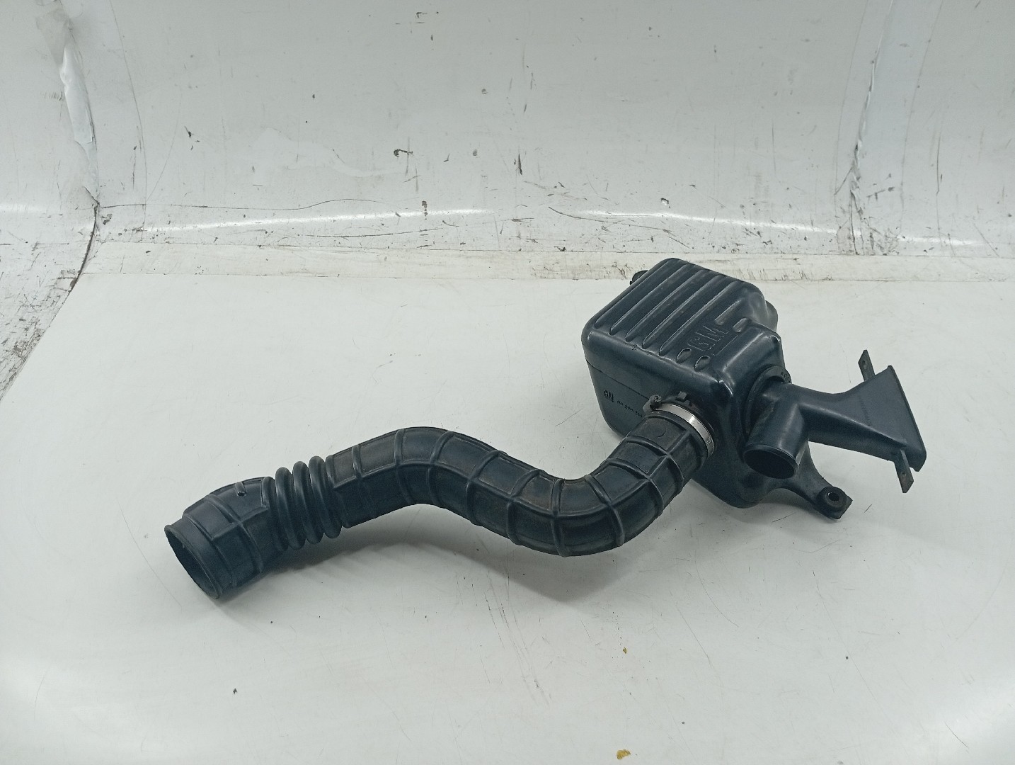Caixa de filtro de ar com tubo de ar OPEL CORSA A Hatchback (S83) | 82 - 93 Imagem-2