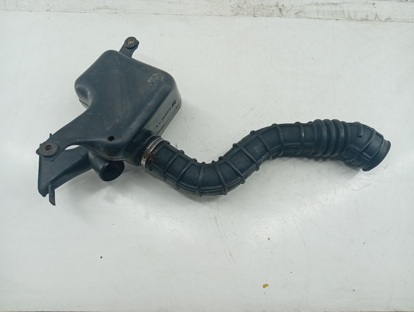 Caixa de filtro de ar com tubo de ar OPEL CORSA A Hatchback (S83) | 82 - 93 Imagem-6