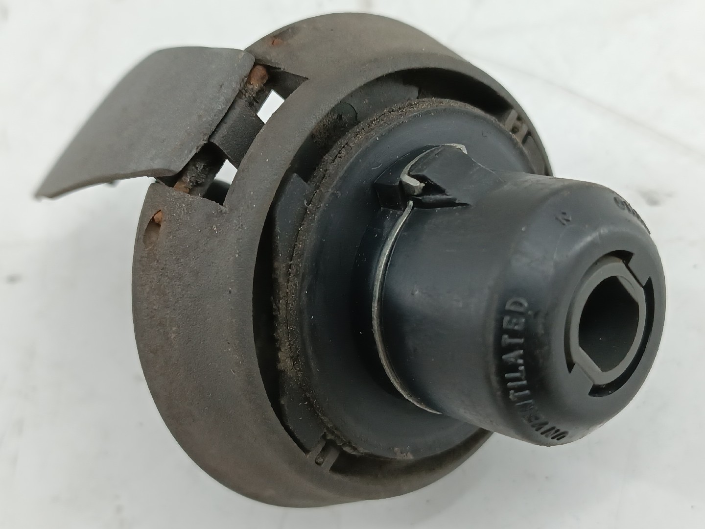 Tampa do deposito de combustível com tampão OPEL CORSA A Hatchback (S83) | 82 - 93 Imagem-1