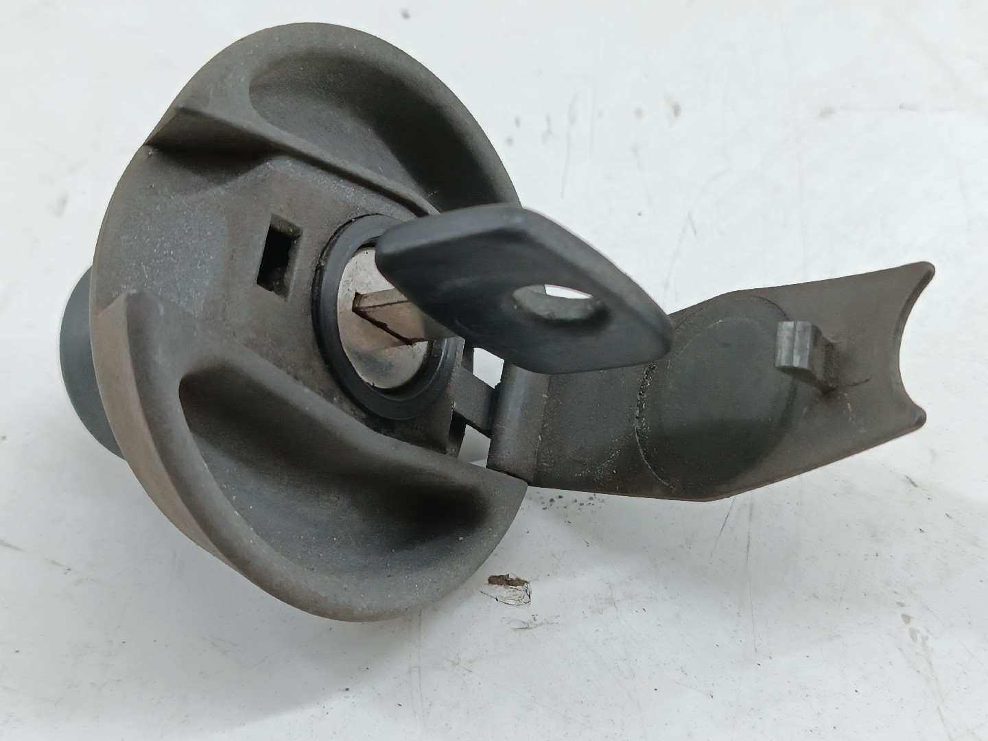 Tampa do deposito de combustível com tampão OPEL CORSA A Hatchback (S83) | 82 - 93 Imagem-3