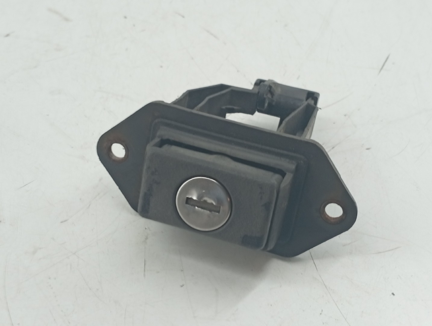 Botão de abertura da mala OPEL CORSA A Hatchback (S83) | 82 - 93