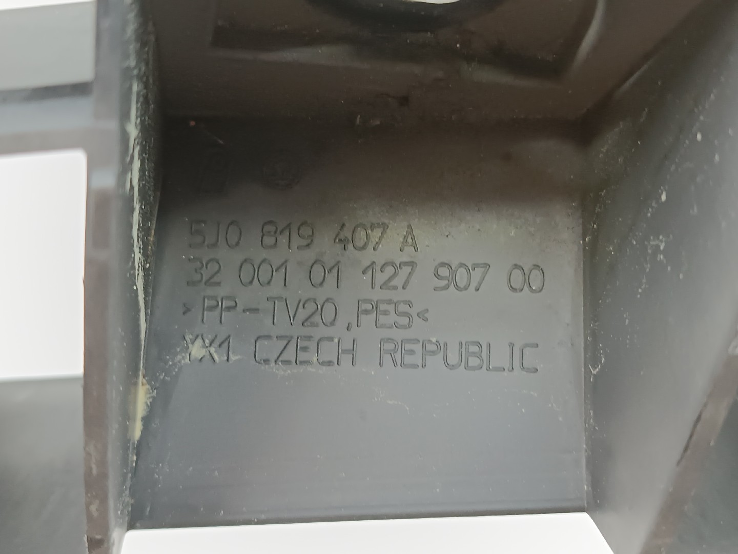 Plástico do para-brisas SKODA FABIA II (542) | 06 - 14 Imagem-4