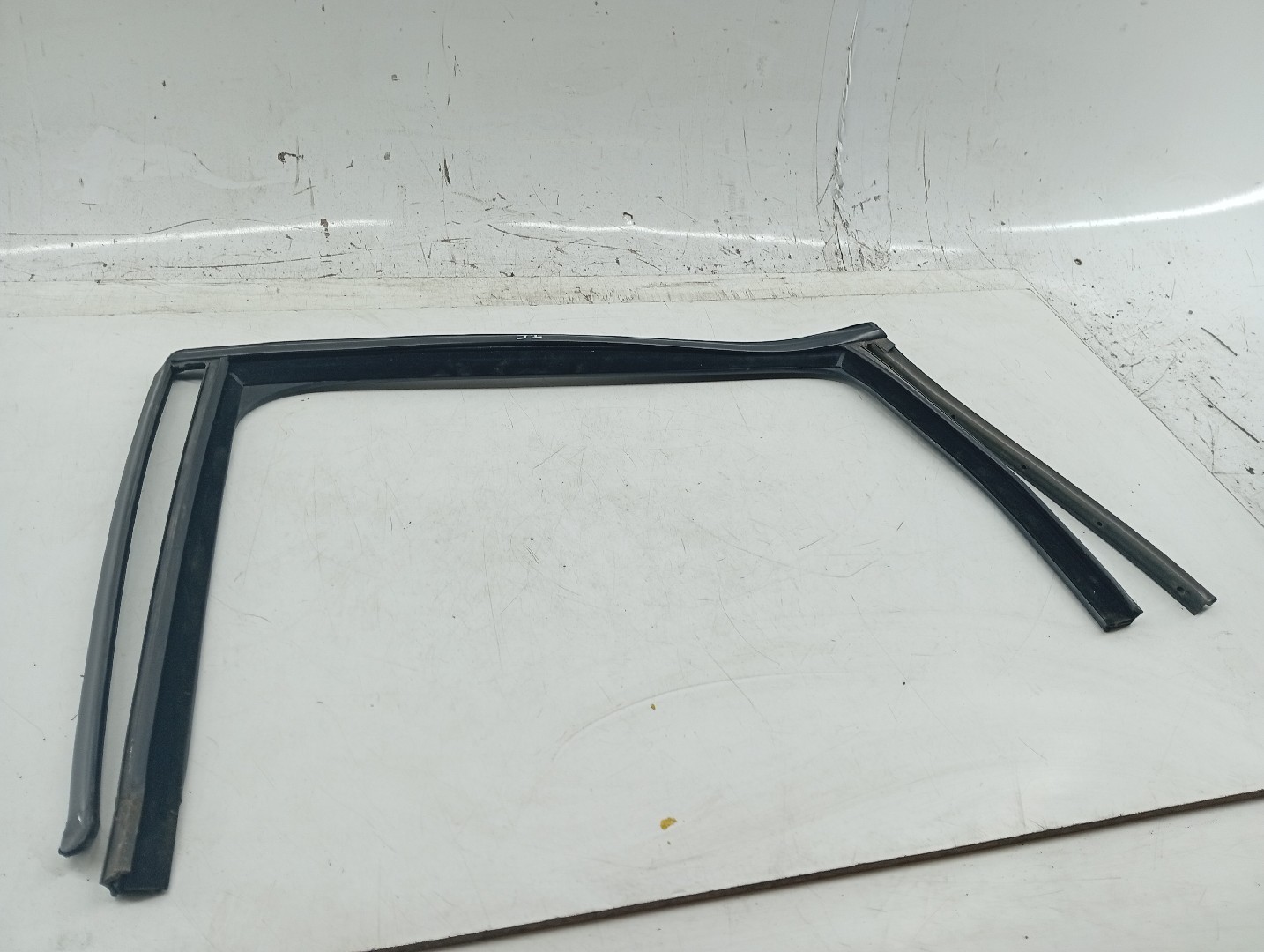 Borracha Da Porta Traseira Esquerda VOLKSWAGEN POLO (9N_) | 01 - 14 Imagem-1