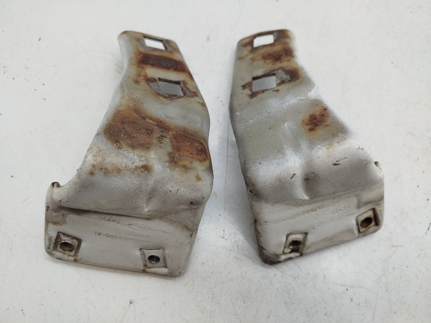 Suporte de montagem guarda lamas FORD TRANSIT Caixa (FA_ _) | 00 - 06 Imagem-1