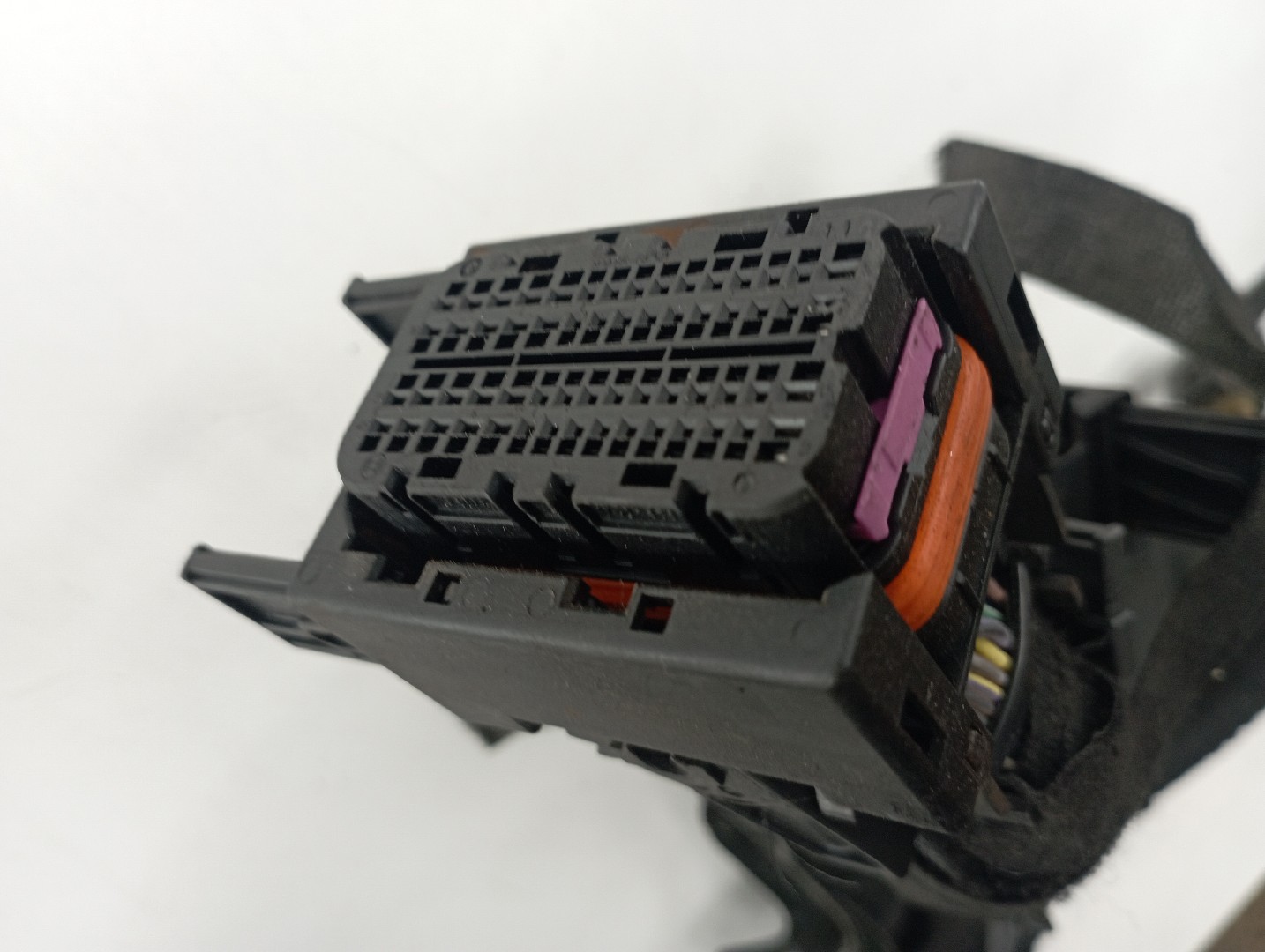 Instalação Elétrica do Motor OPEL ASTRA J Sports Tourer (P10) | 10 - 15 Imagem-1