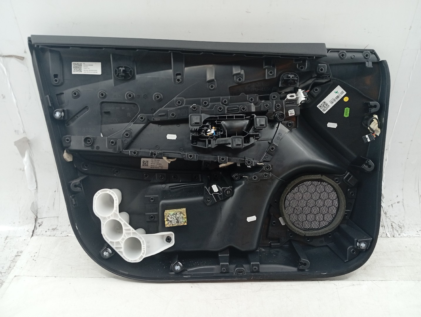Quartela de porta frente direita PEUGEOT 2008 II (U_) | 19 - 