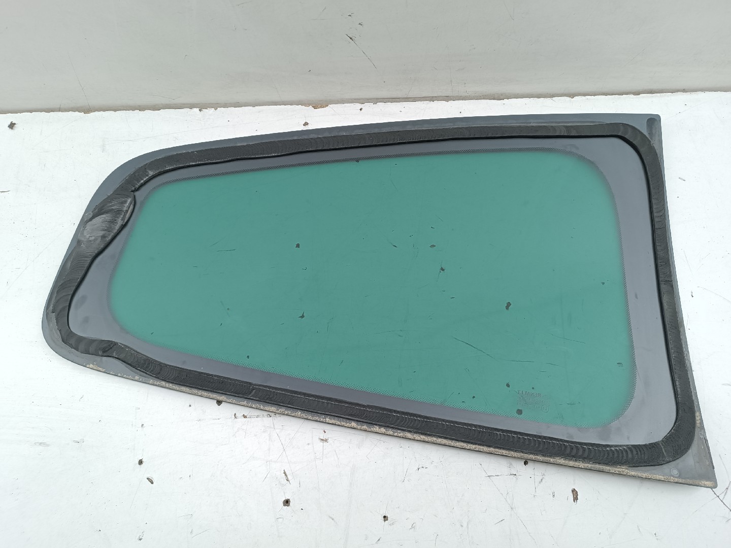 Vidro Painel Tras Esquerdo RENAULT CLIO III (BR0/1, CR0/1) | 05 - 