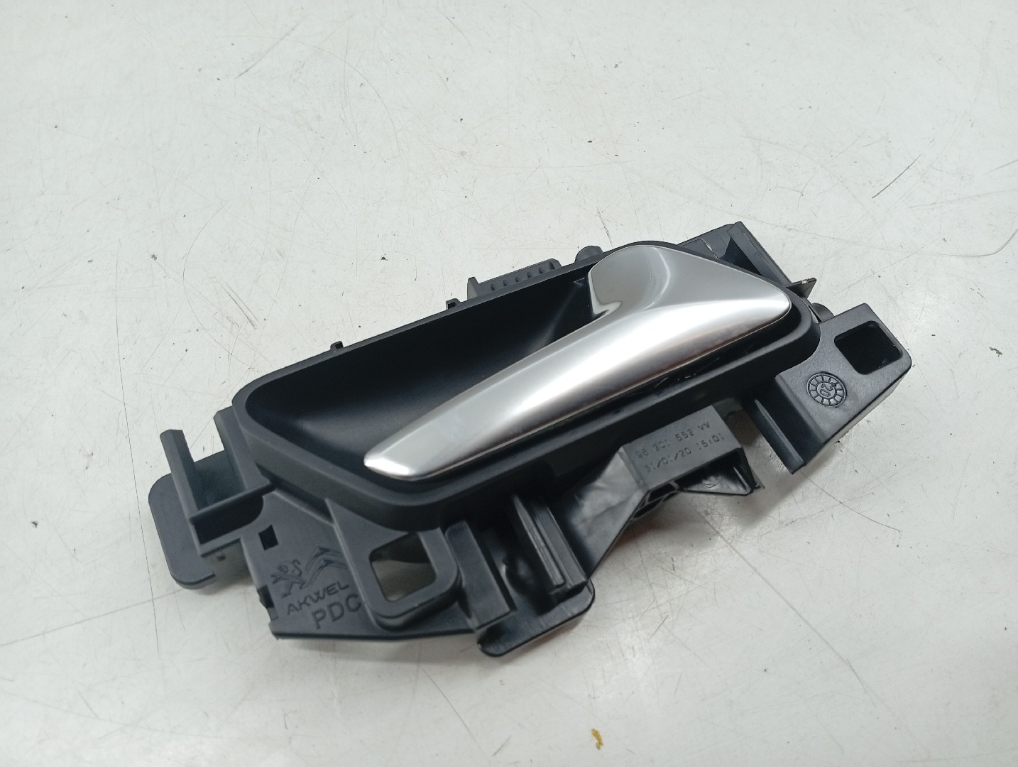 Puxador interior de porta traseira direita PEUGEOT 2008 II (U_) | 19 - 