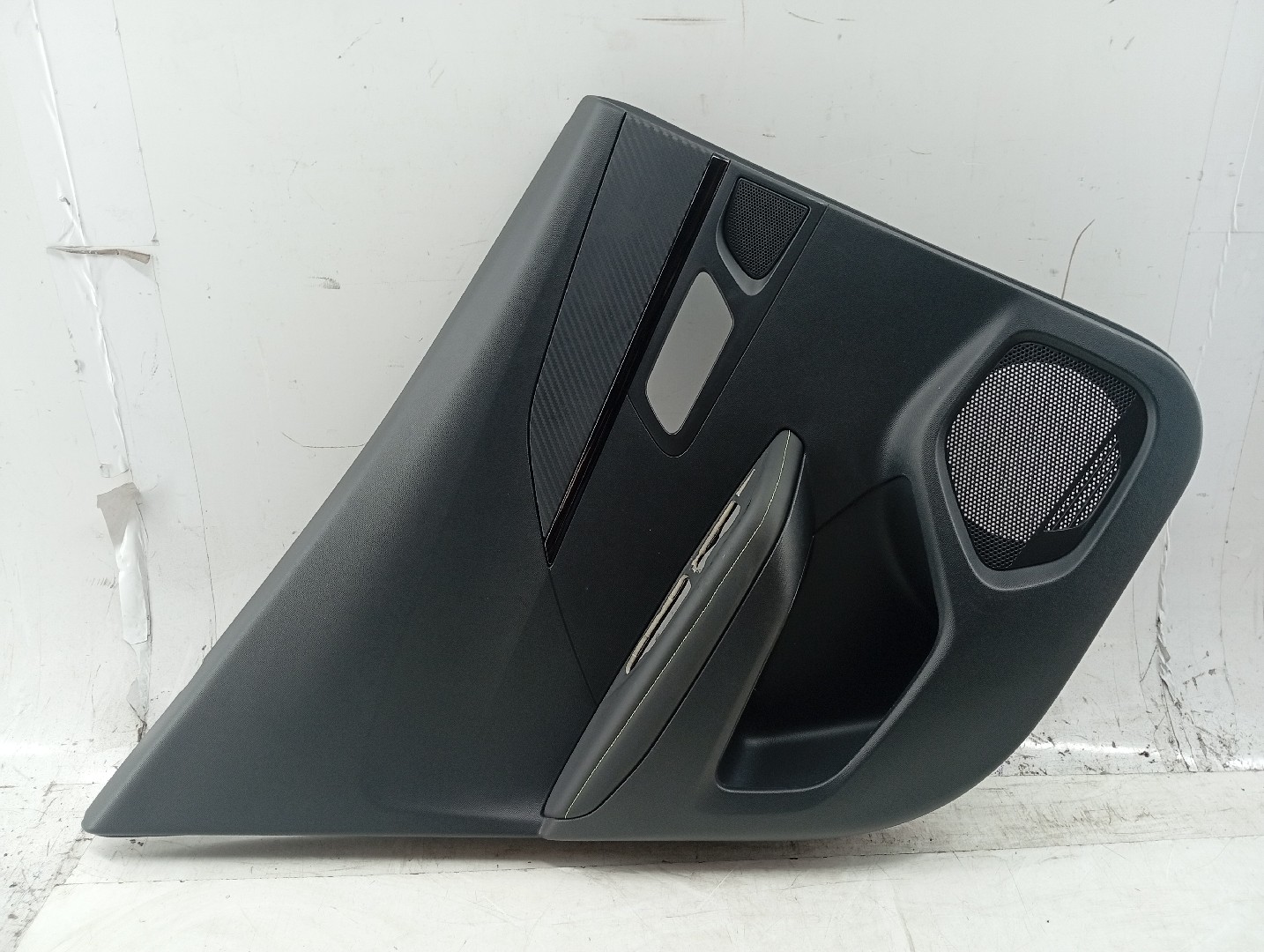 Quartela de porta trás esquerda PEUGEOT 2008 II (U_) | 19 - 