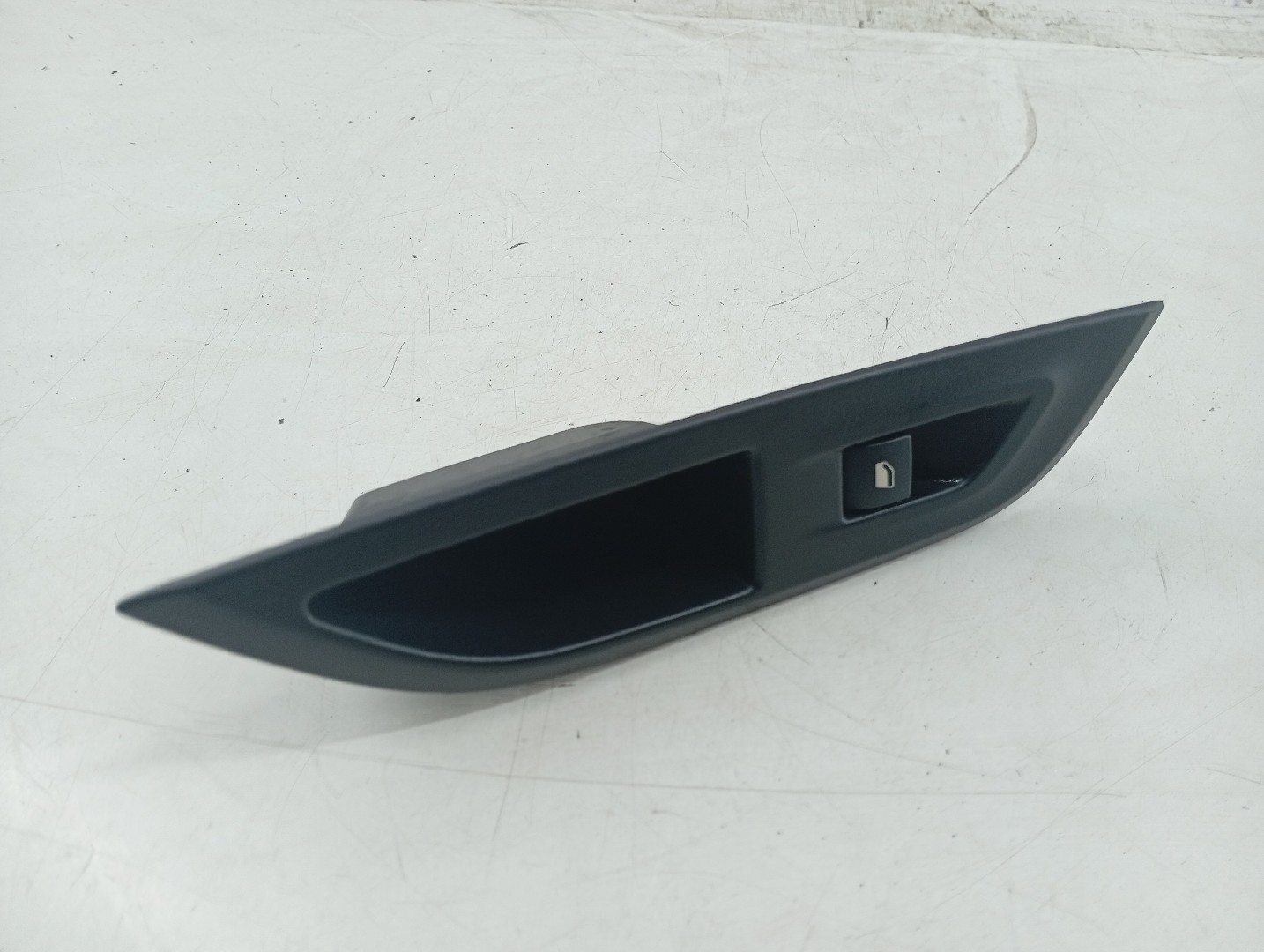 Comutador de vidro traseiro esquerdo PEUGEOT 2008 II (U_) | 19 - 