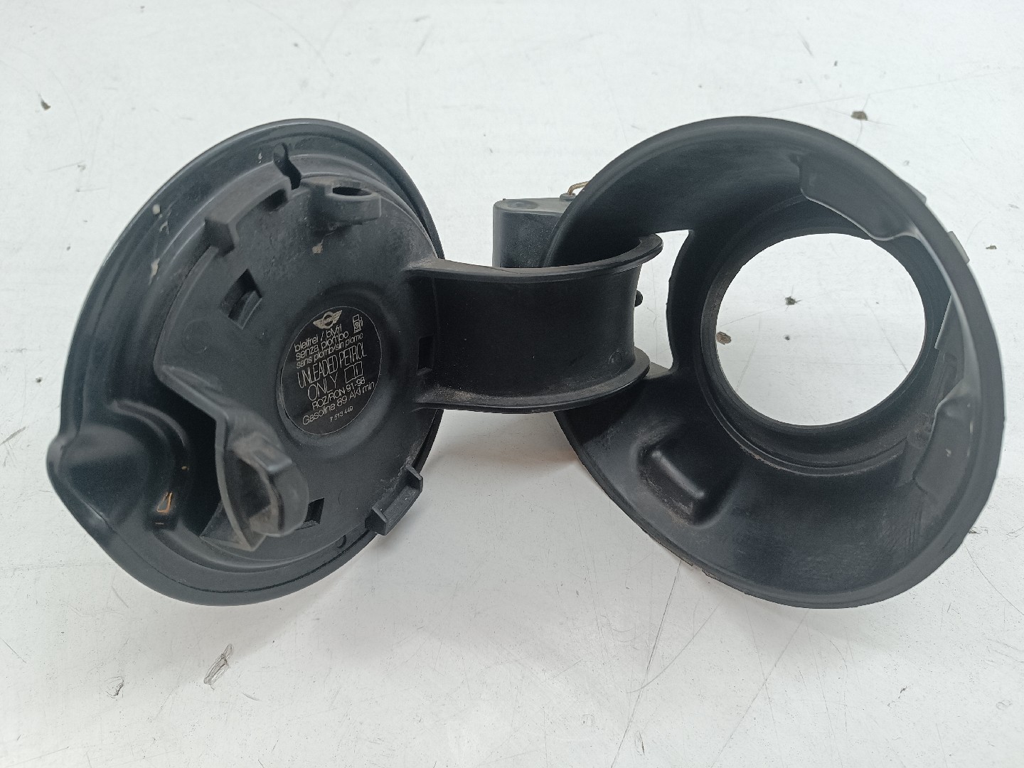 Tampa de depósito MINI MINI (R50, R53) | 01 - 06 Imagem-5