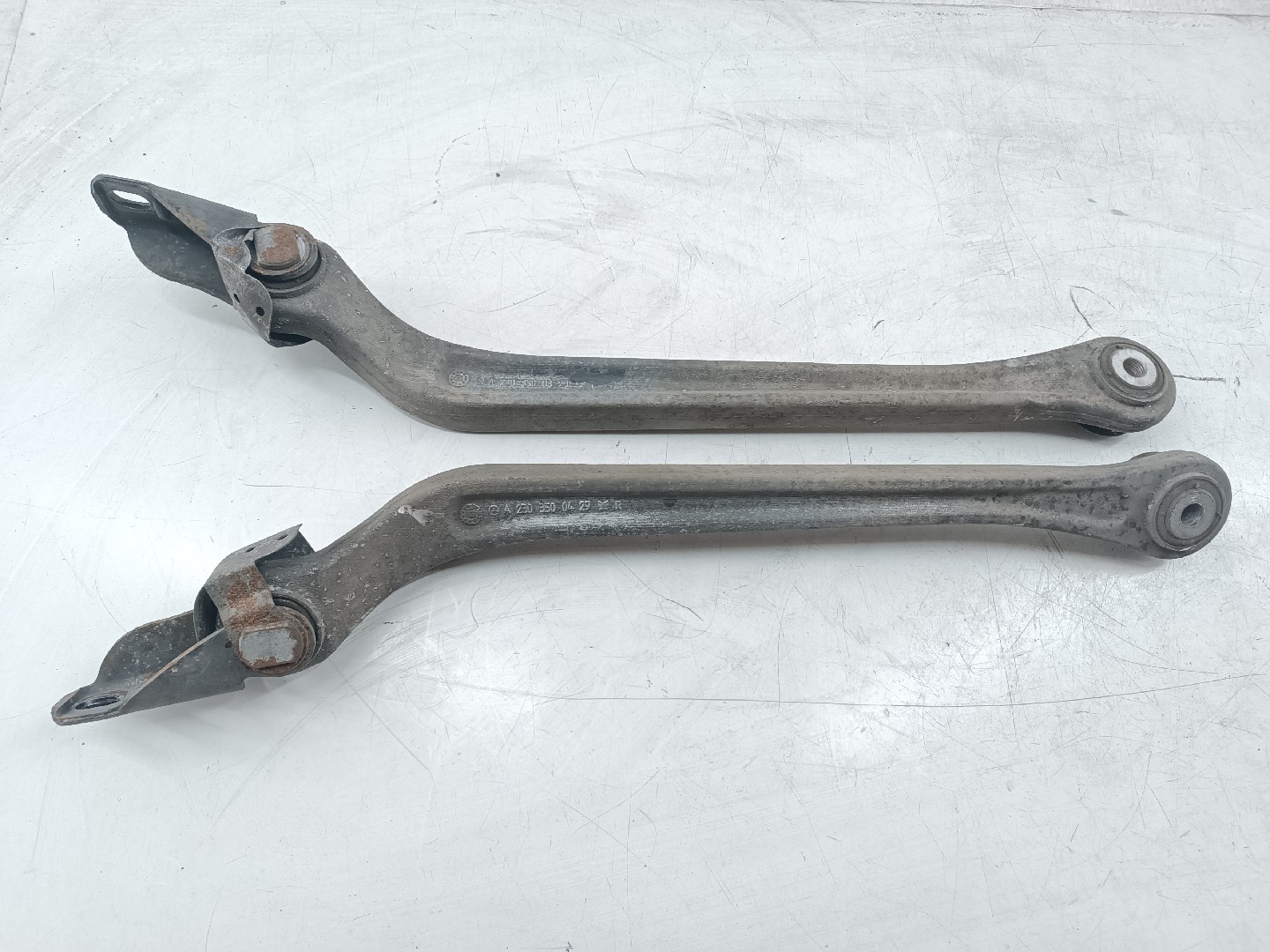Braços de suspensão traseiros esquerdo / direito MERCEDES-BENZ E-CLASS T-Model (S211) | 03 - 09