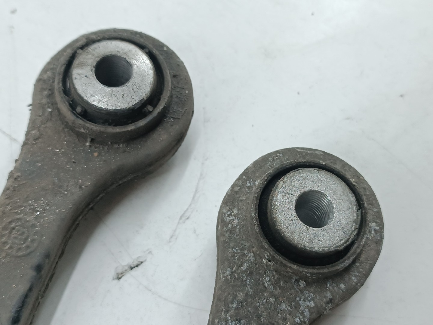 Braço de suspensão traseiro esquerdo MERCEDES-BENZ E-CLASS T-Model (S211) | 03 - 09 Imagem-2