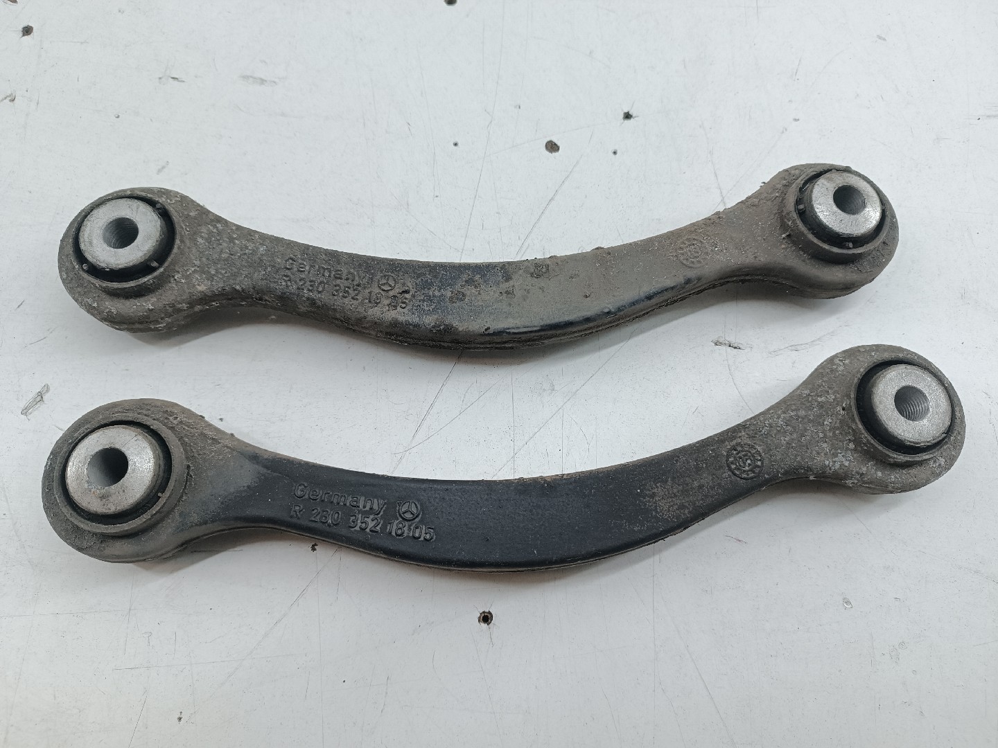 Braço de suspensão traseiro esquerdo MERCEDES-BENZ E-CLASS T-Model (S211) | 03 - 09