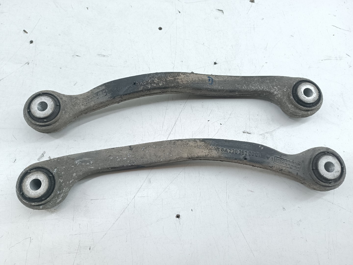 Braços de suspensão traseiros esquerdo / direito MERCEDES-BENZ E-CLASS T-Model (S211) | 03 - 09