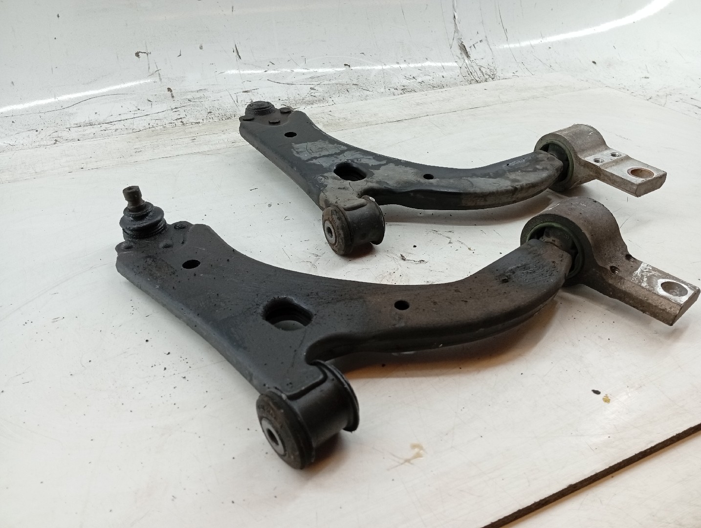 Braços de suspensão esquerdo e direito MAZDA 2 (DY) | 03 - 07 Imagem-1