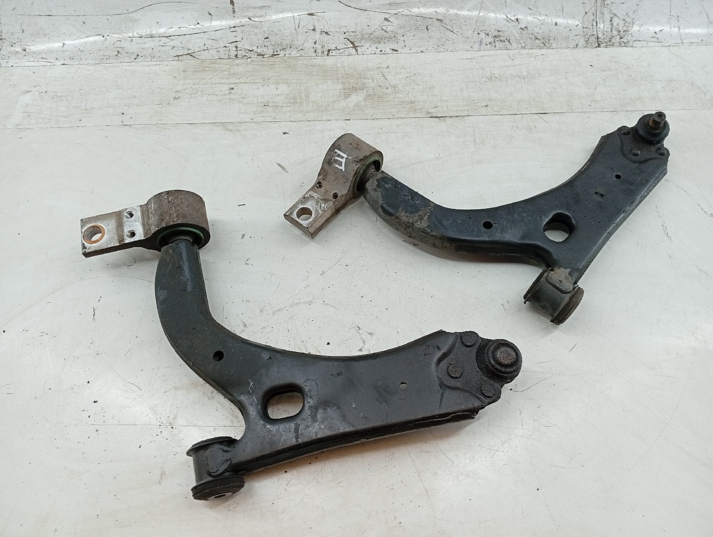 Braços de suspensão esquerdo e direito MAZDA 2 (DY) | 03 - 07 Imagem-2