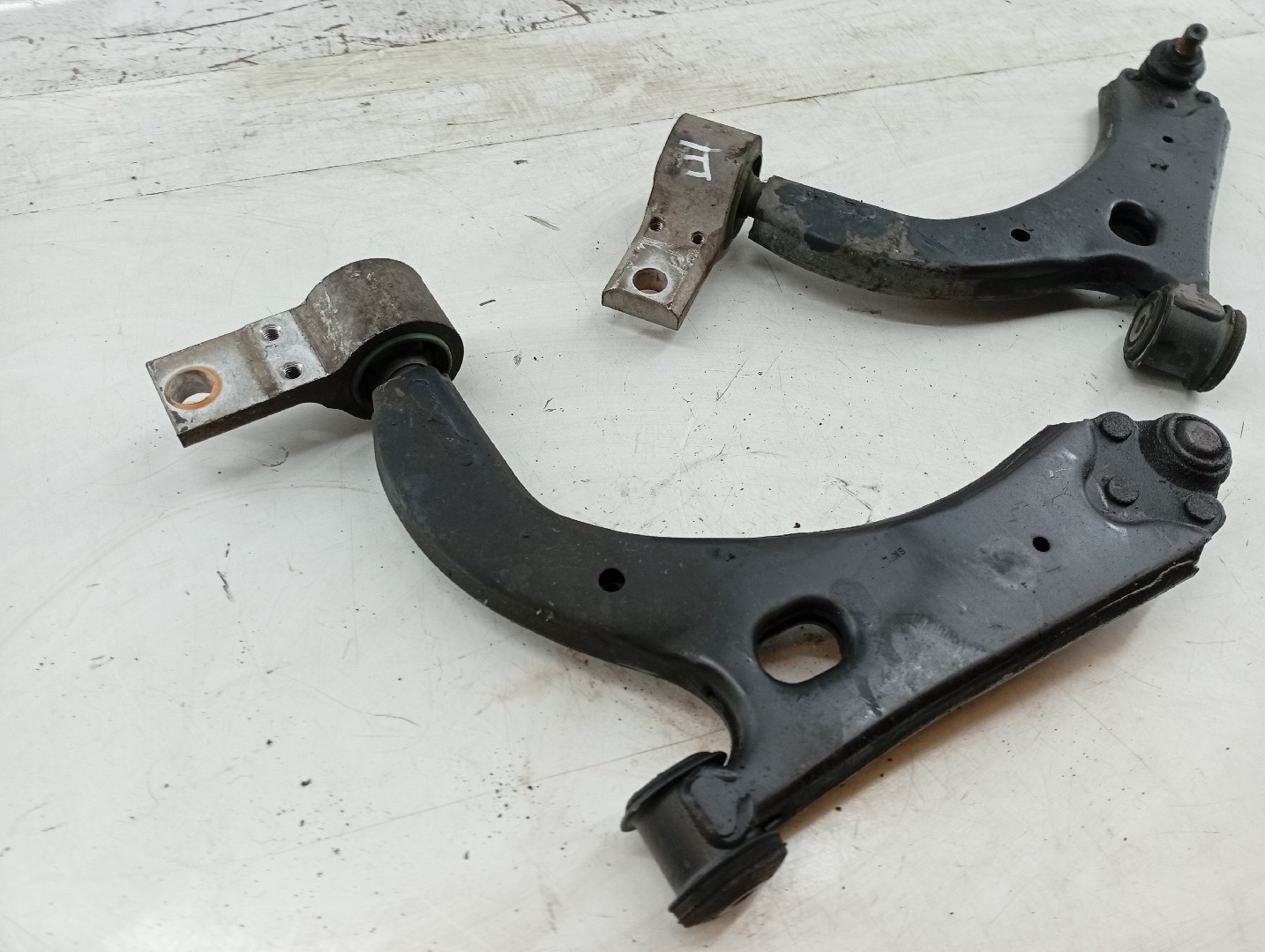 Braços de suspensão esquerdo e direito MAZDA 2 (DY) | 03 - 07 Imagem-3