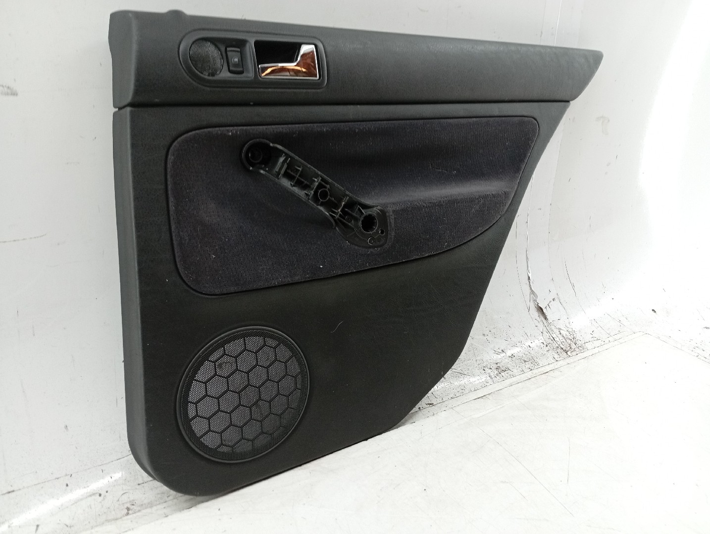Quartela de porta trás direita VOLKSWAGEN GOLF IV (1J1) | 97 - 07 Imagem-4
