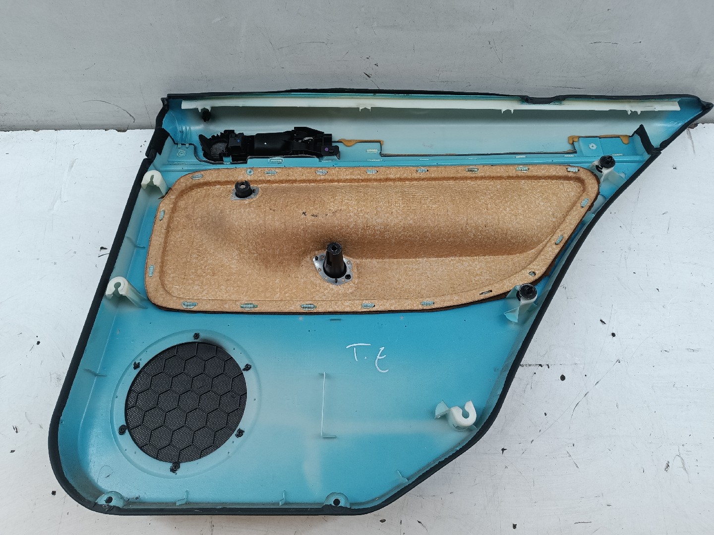 Quartela de porta trás esquerda VOLKSWAGEN GOLF IV (1J1) | 97 - 07