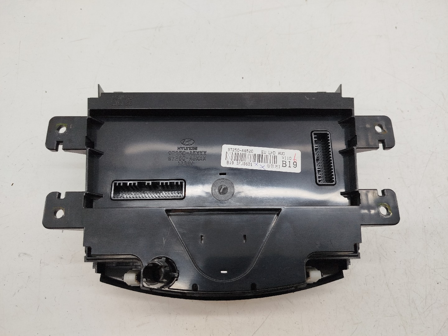 Consola da sofagem HYUNDAI i30 (GD) | 11 -  Imagem-2