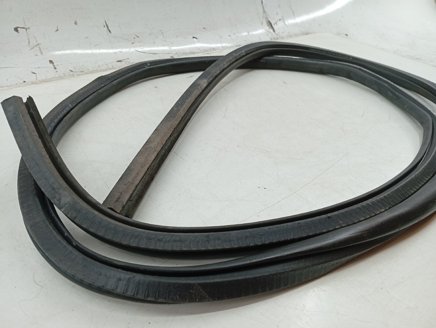 Borracha porta de frente esquerda VOLKSWAGEN CADDY II Combi (9K9B) | 95 - 04 Imagem-1