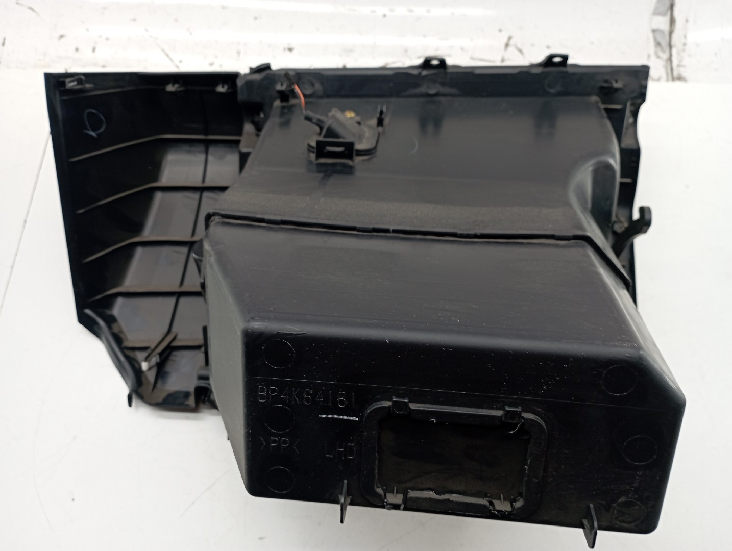 Porta luvas MAZDA 3 (BK) | 03 - 09 Imagem-2