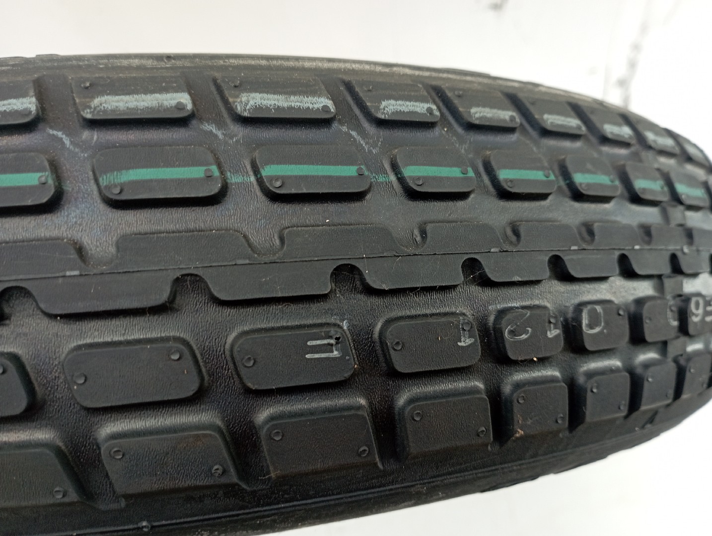 Pneu Suplente MAZDA 3 (BK) | 03 - 09 Imagem-2