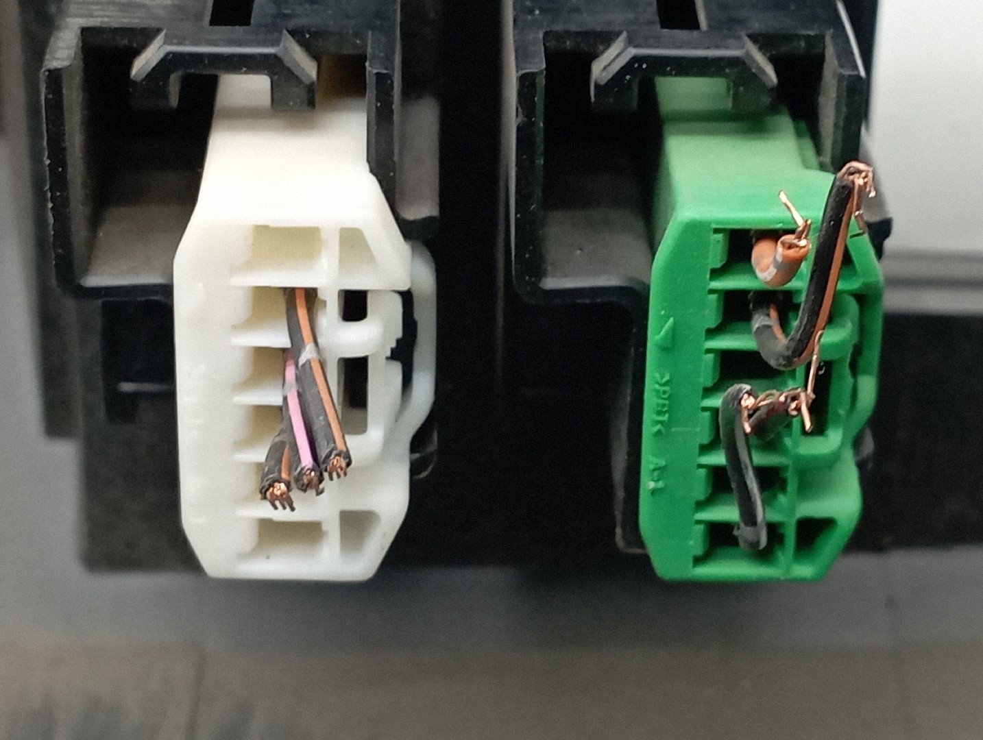 Acabamento inferior do tablier MAZDA 3 (BK) | 03 - 09 Imagem-7