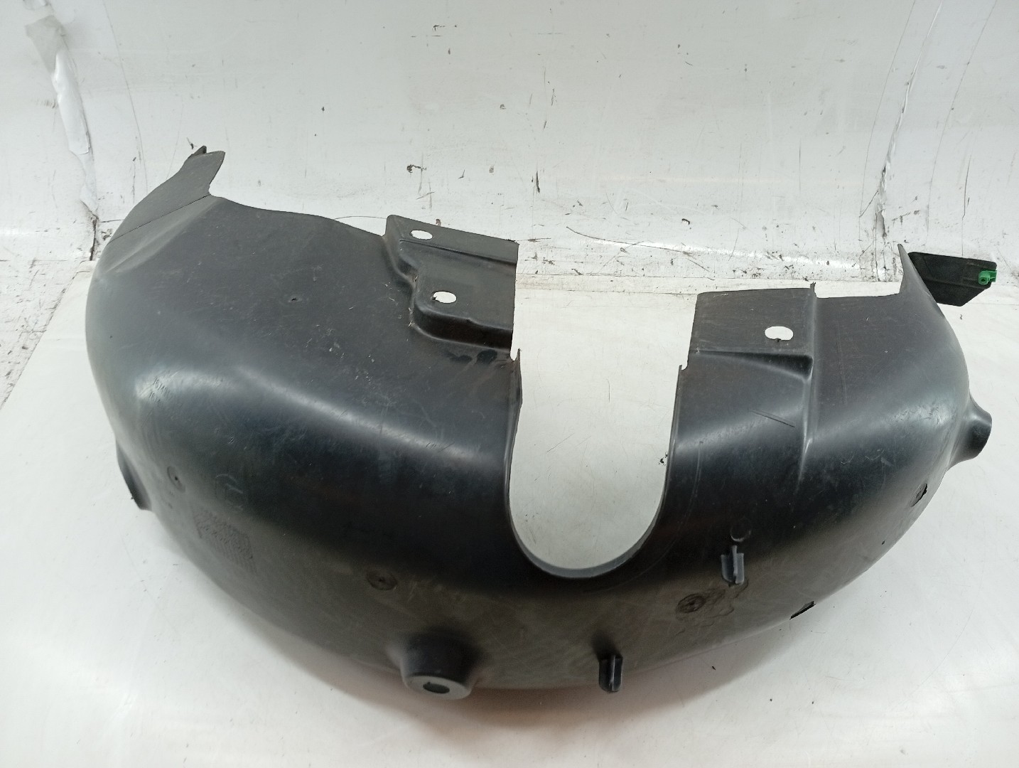 Cava de Roda Traseira Esquerda RENAULT CLIO V (BF_) | 19 - 