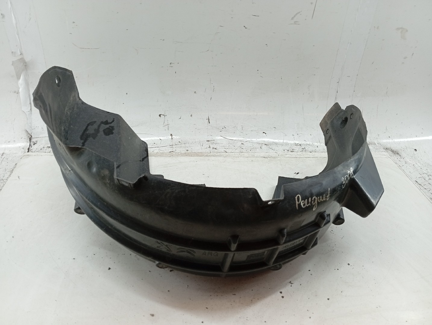 Cava de Roda Traseira Esquerda PEUGEOT 3008 SUV (M_) | 16 - 