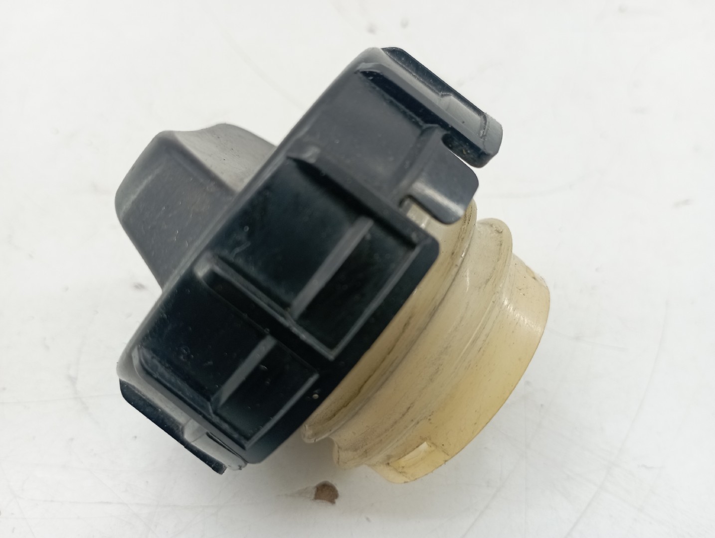 Tampa interior do depósito de combustível MAZDA 3 (BK) | 03 - 09 Imagem-1