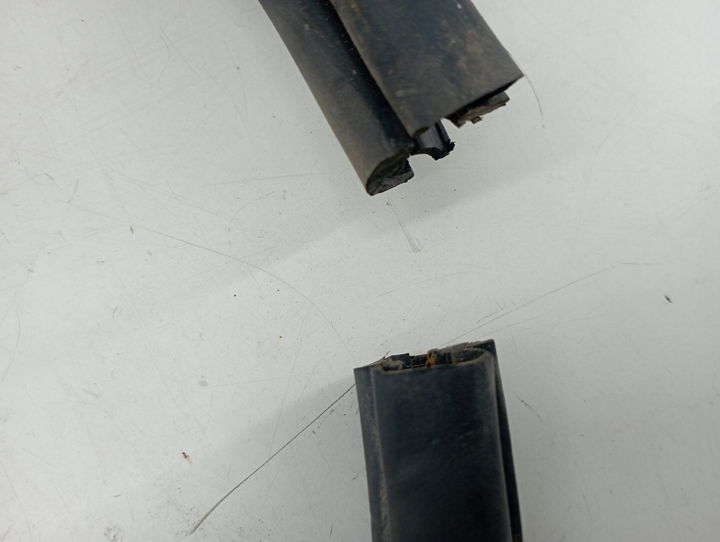 Borracha Porta Frente Esquerdo MAZDA 3 (BK) | 03 - 09 Imagem-1