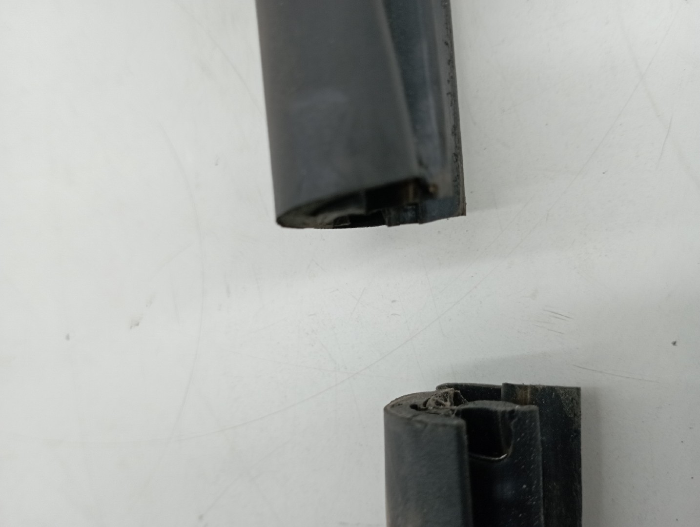 Borracha Porta Tras Direito MAZDA 3 (BK) | 03 - 09 Imagem-1