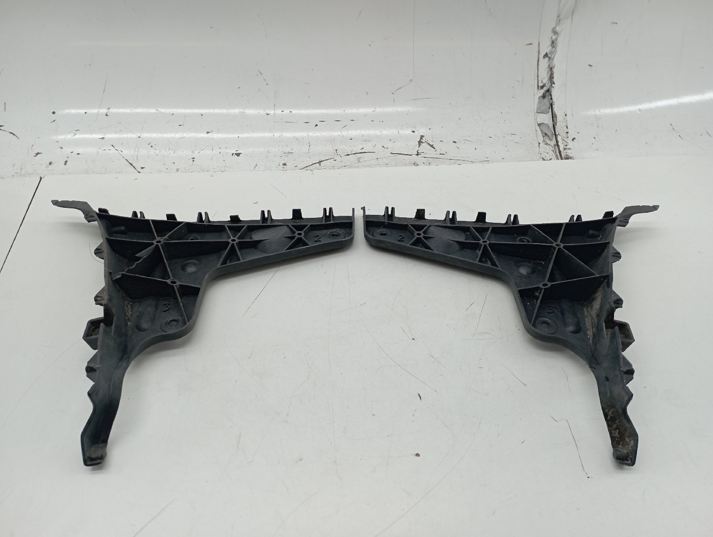 Suporte de montagem de para-choques SEAT EXEO ST (3R5) | 09 - 13 Imagem-2
