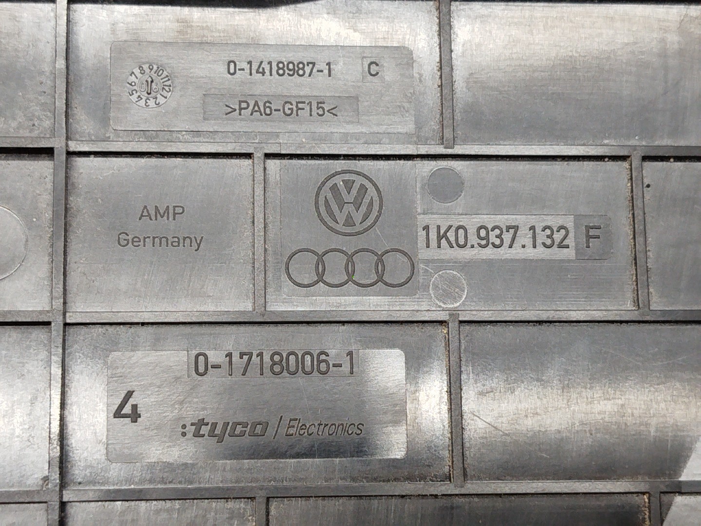 Tampa de caixa de fusiveis SEAT TOLEDO III (5P2) | 04 - 09 Imagem-2