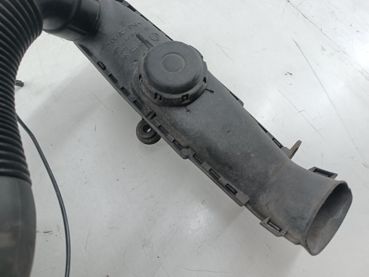 Caixa de filtro de ar com tubo de ar VOLKSWAGEN POLO (6N1) | 94 - 99 Imagem-5