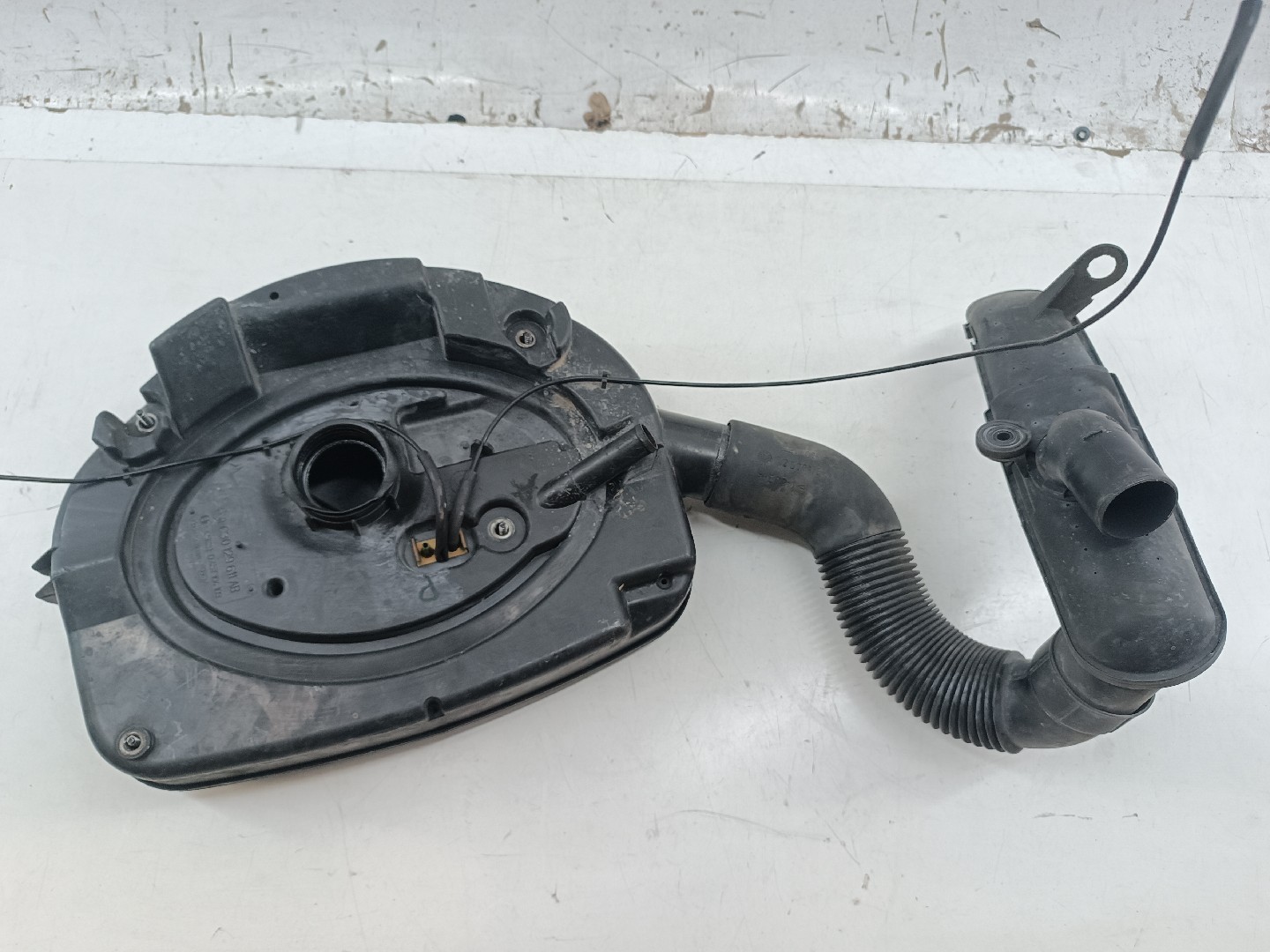 Caixa de filtro de ar com tubo de ar VOLKSWAGEN POLO (6N1) | 94 - 99