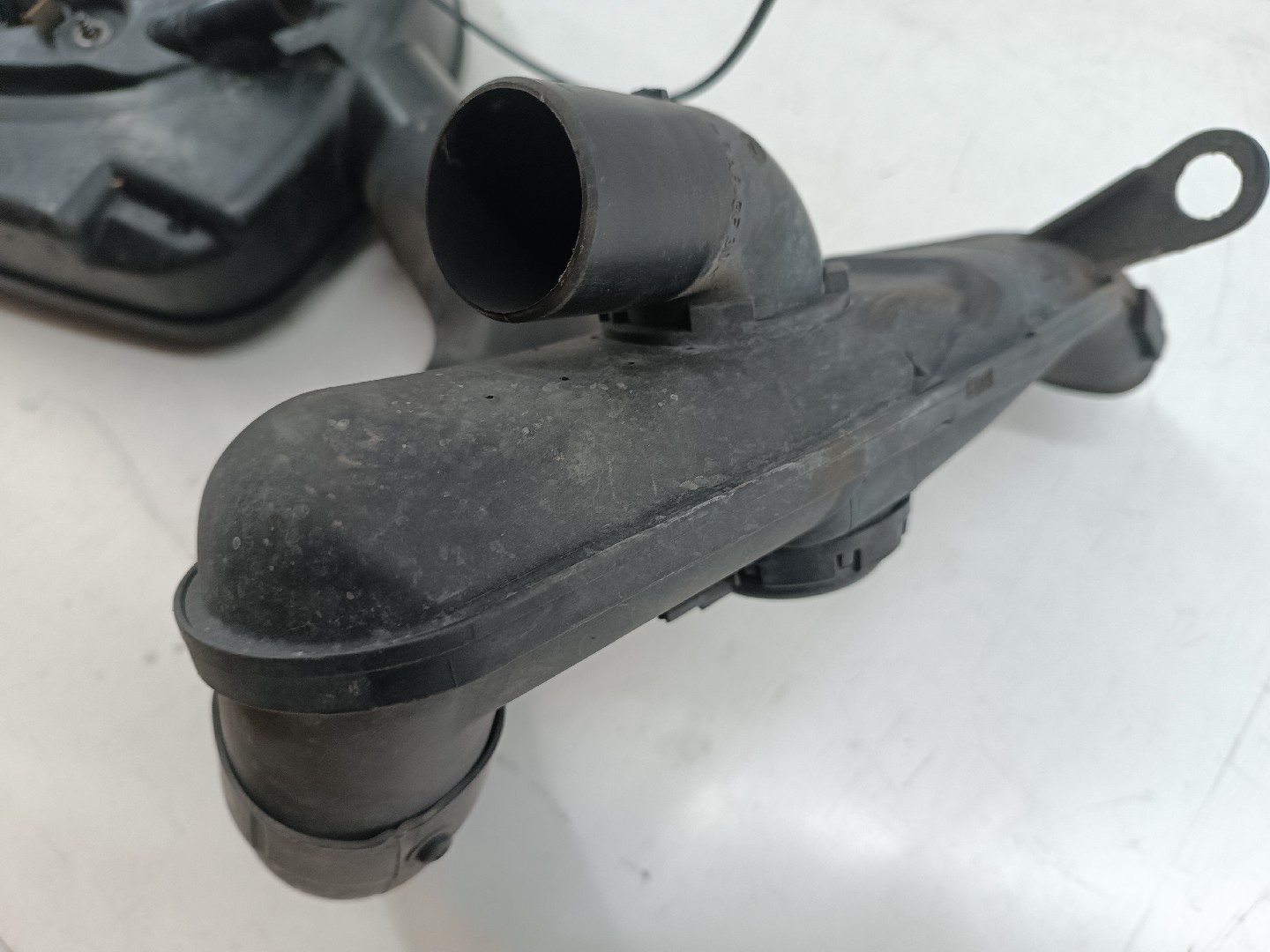 Caixa de filtro de ar com tubo de ar VOLKSWAGEN POLO (6N1) | 94 - 99 Imagem-4