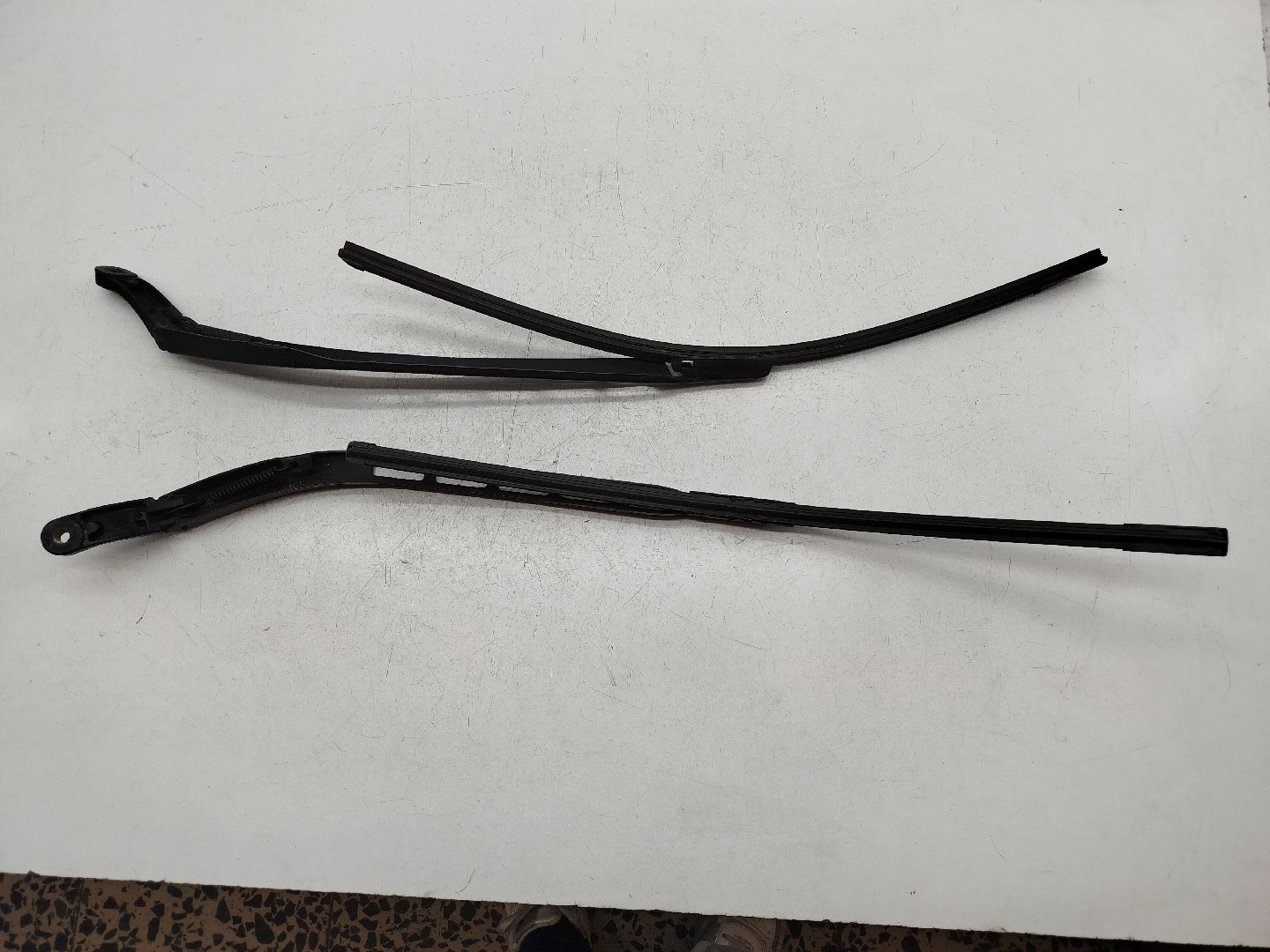 Braços das escovas frente SEAT TOLEDO III (5P2) | 04 - 09