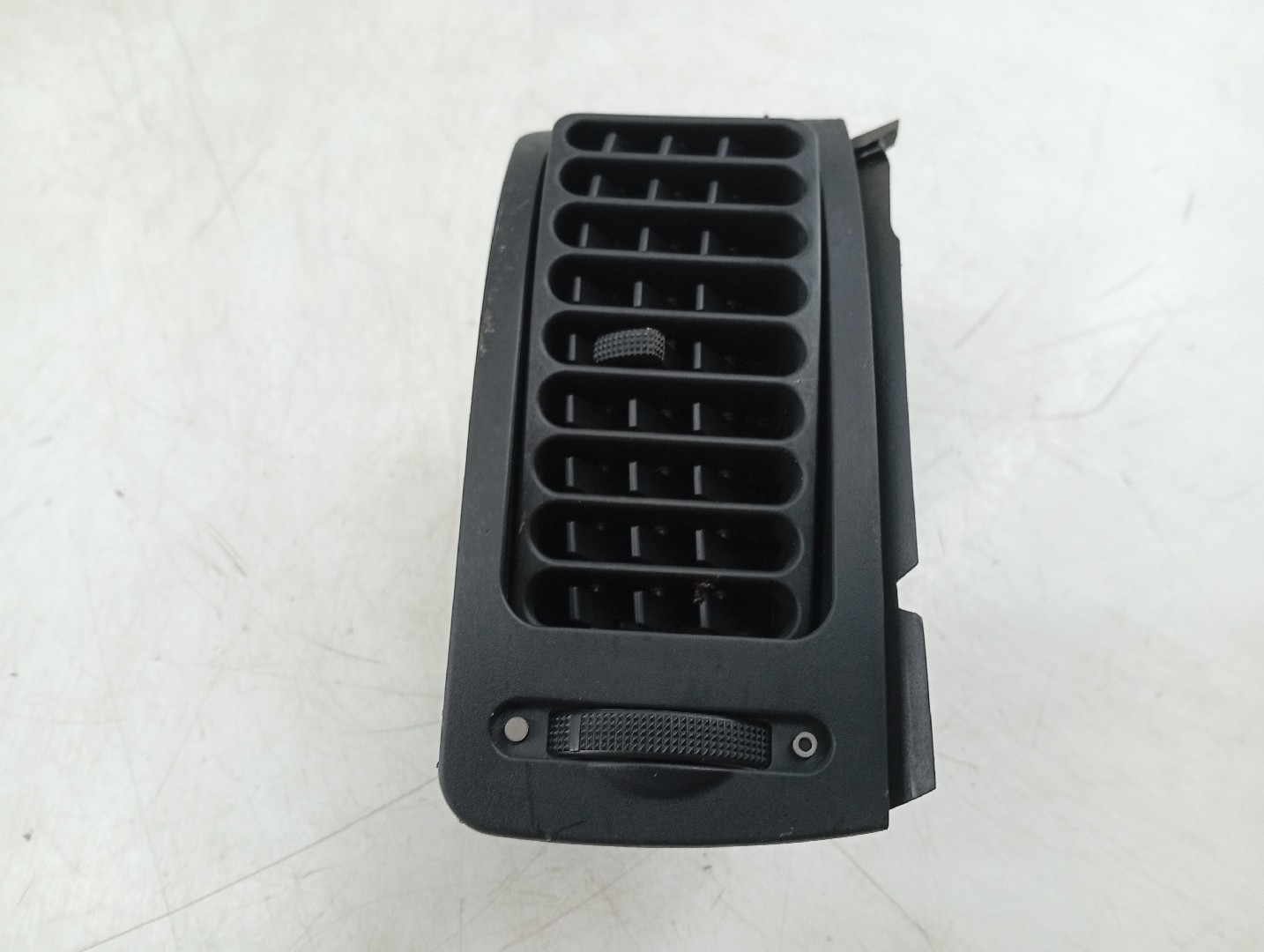 Difusor de ar VOLKSWAGEN POLO (6N1) | 94 - 99 Imagem-1