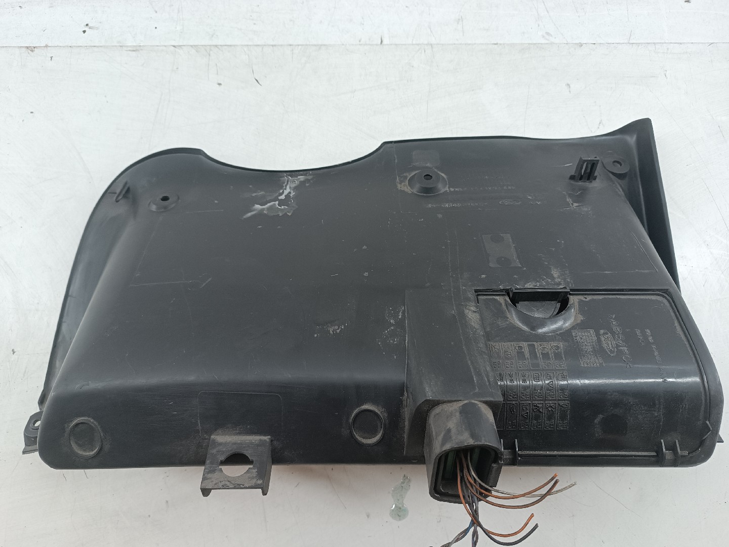 Acabamento inferior do tablier FORD FOCUS Caixa/Combi (DNW) | 98 - 05