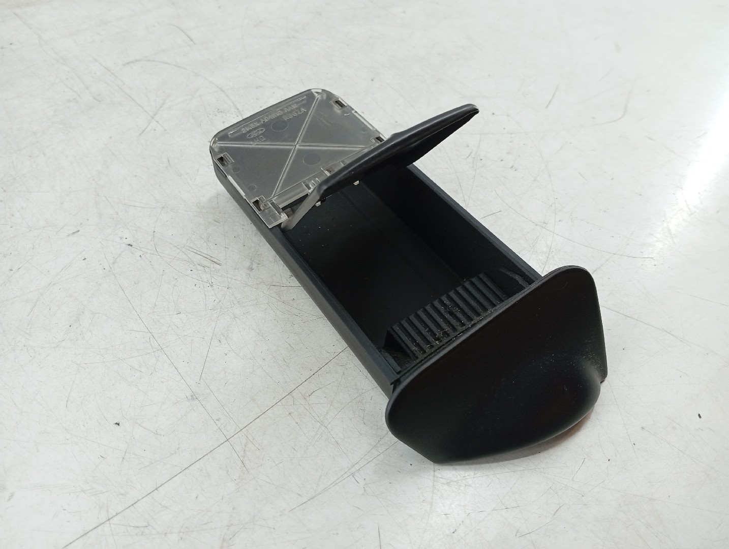 Cinzeiro FORD FOCUS Caixa/Combi (DNW) | 98 - 05 Imagem-1