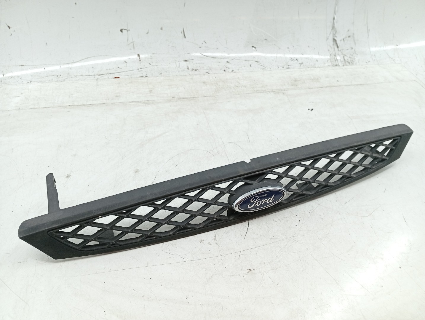 Grelha da Frente FORD FOCUS Caixa/Combi (DNW) | 98 - 05