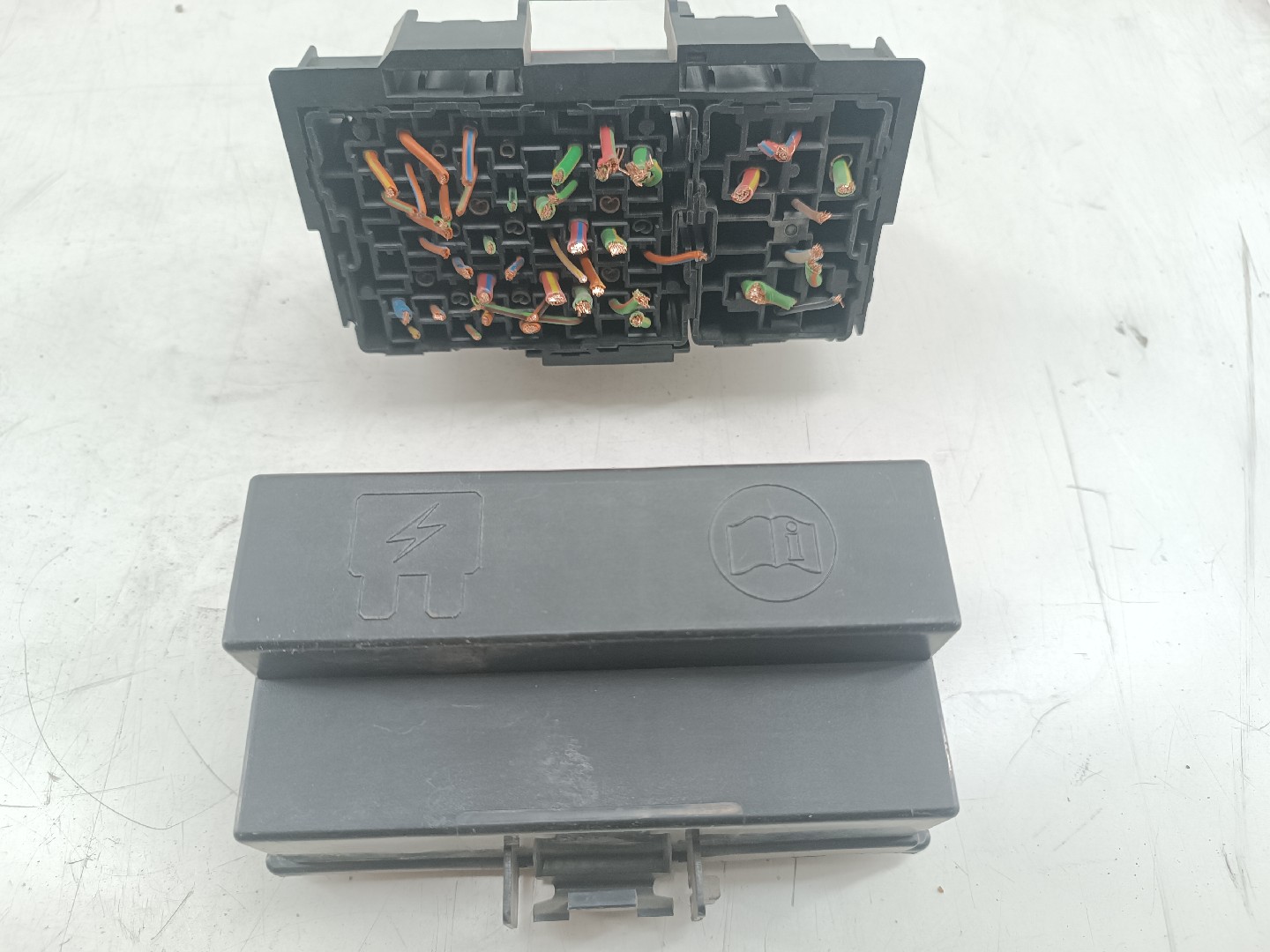 Caixa de fusíveis e relés FORD TRANSIT Caixa (FA_ _) | 00 - 06 Imagem-3