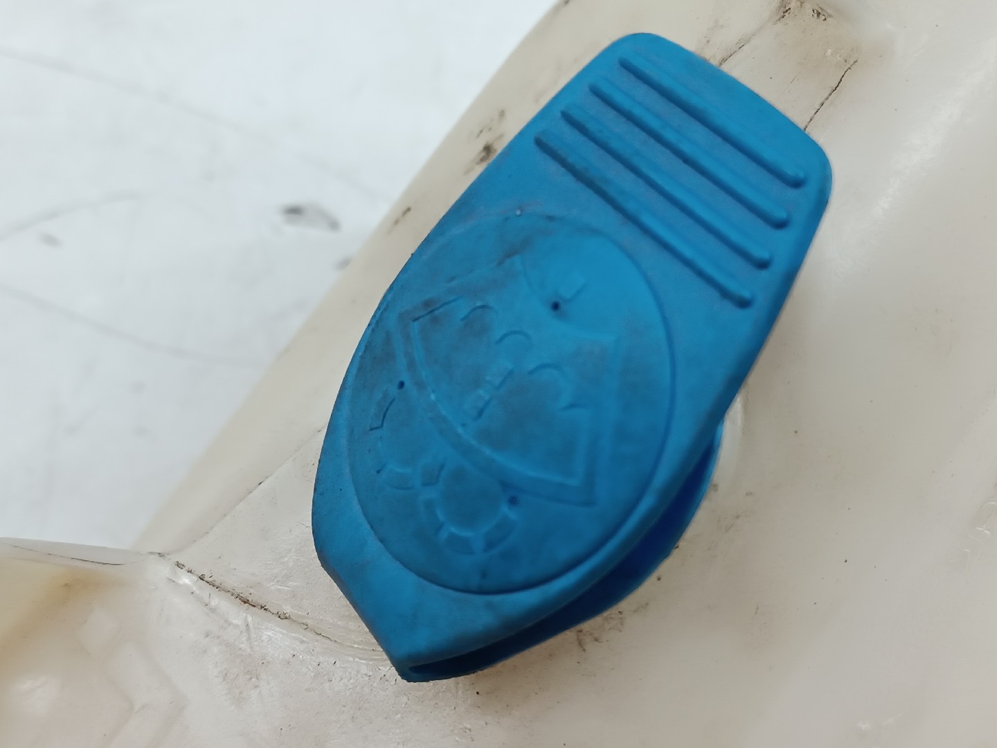 Reservatório de água do limpa para-brisas VOLKSWAGEN GOLF III (1H1) | 91 - 98 Imagem-3