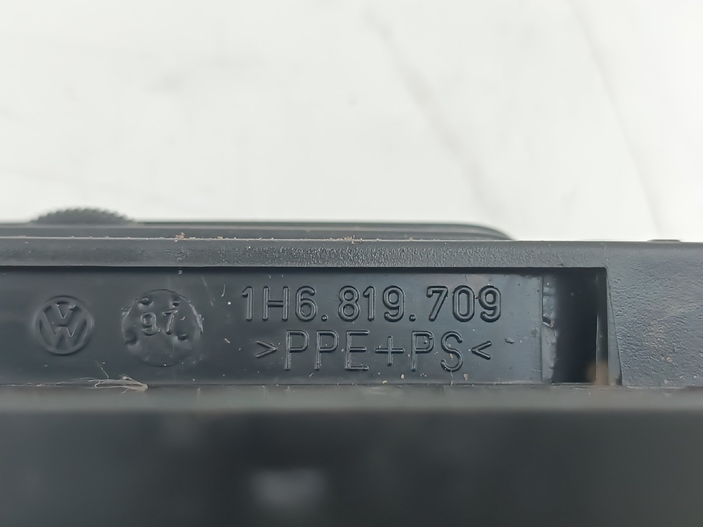 Difusor de ar esquerdo VOLKSWAGEN GOLF III (1H1) | 91 - 98 Imagem-1