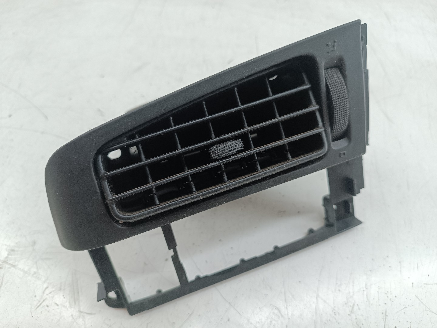 Difusor de ar esquerdo VOLKSWAGEN GOLF III (1H1) | 91 - 98 Imagem-5